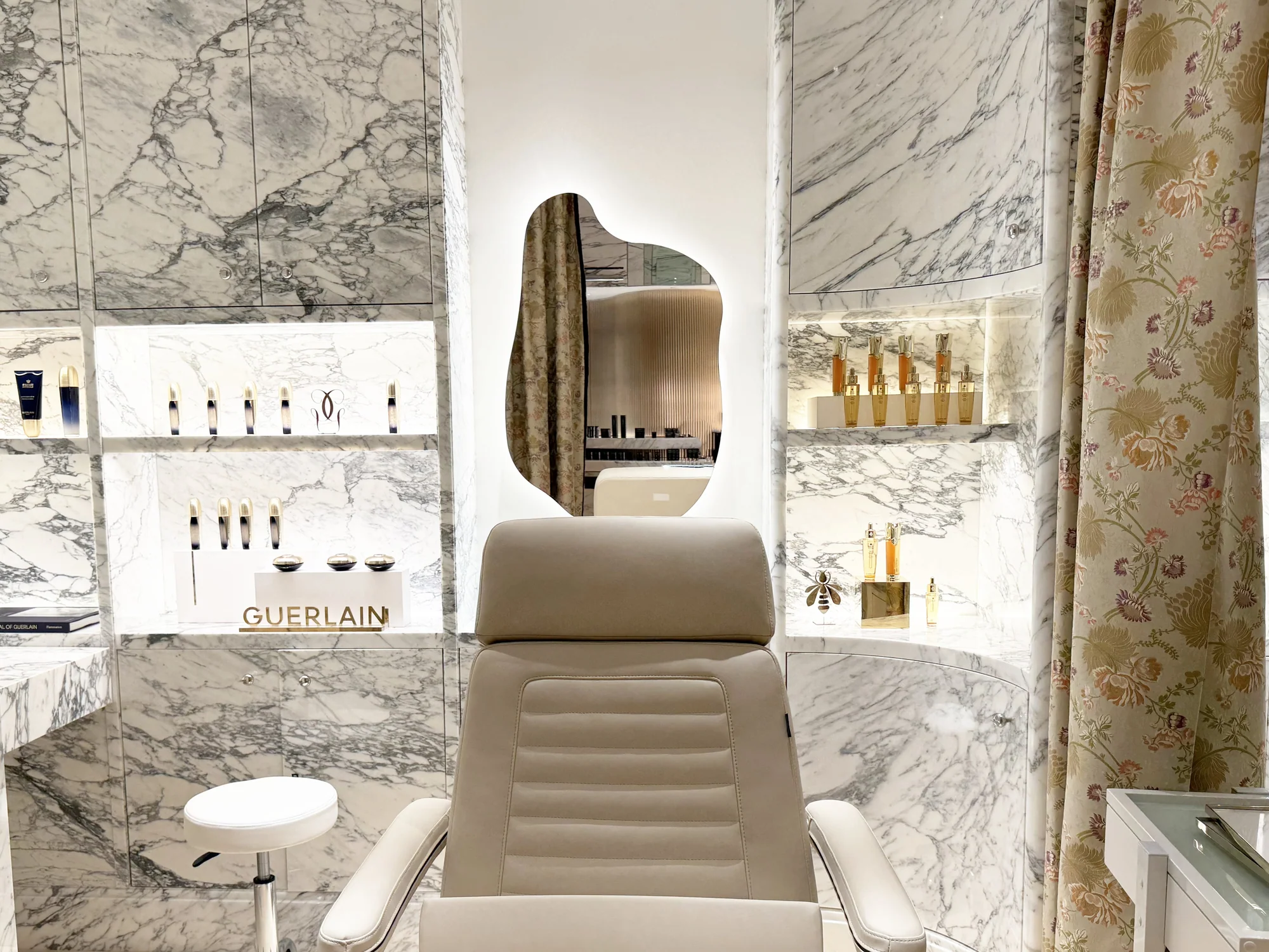 Karte Blanche & Co Mums the Word Spring issue 2025 May travel postcard