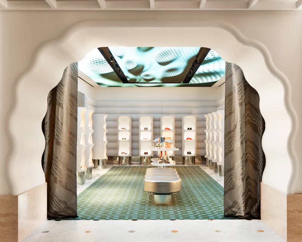 Karte Blanche & Co Mums the Word Spring issue 2025 May travel postcard