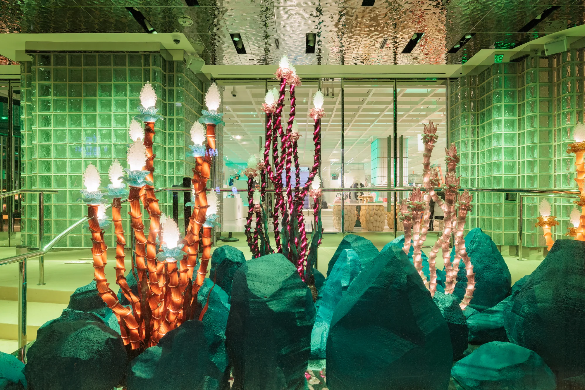 Karte Blanche & Co Mums the Word Spring issue 2025 May travel postcard