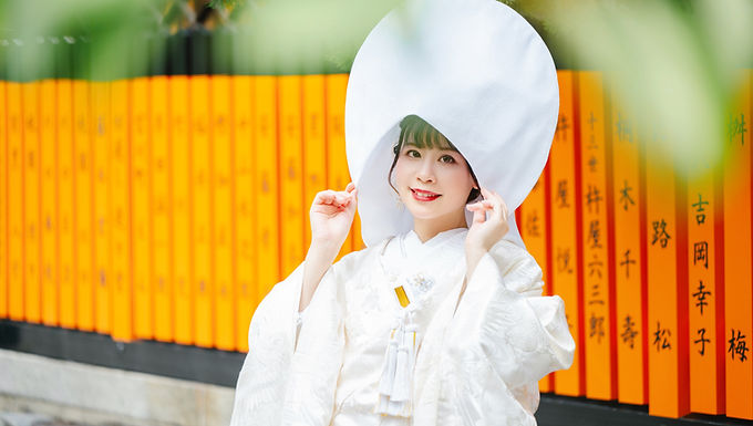 ・着物　新郎1着+新婦1着
・ロケ　1 所（基本ロケ）
・撮影時間　1時間
・撮影データ　150枚（10枚レタッチ）
・着付け+女性へア+女性メイク
・移動費