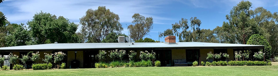 The Homestead at Glenwood Farm – spacious mudbrick group accommodation near Winton Raceway