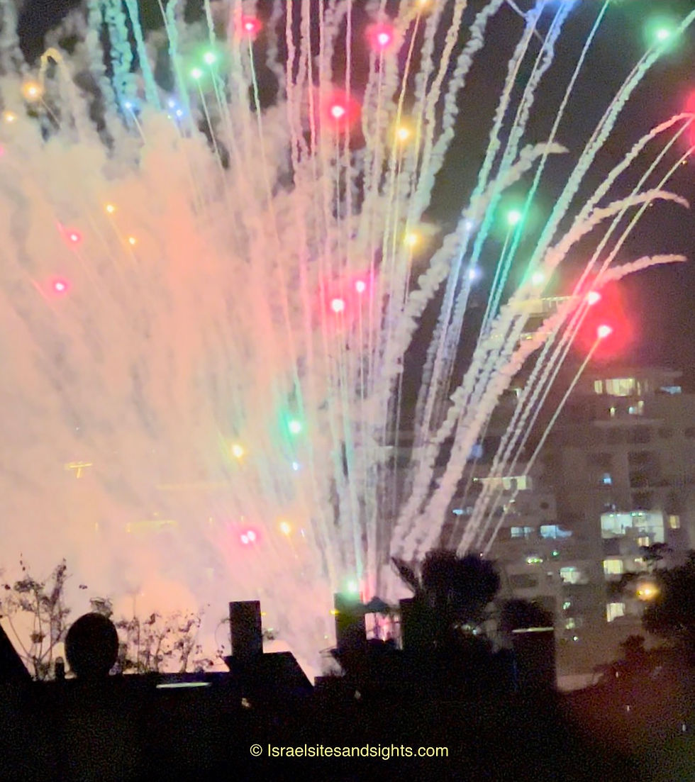 Independence Day fireworks, Tel Aviv (Photo: Israel Sites & Sights / Janis Raisen)