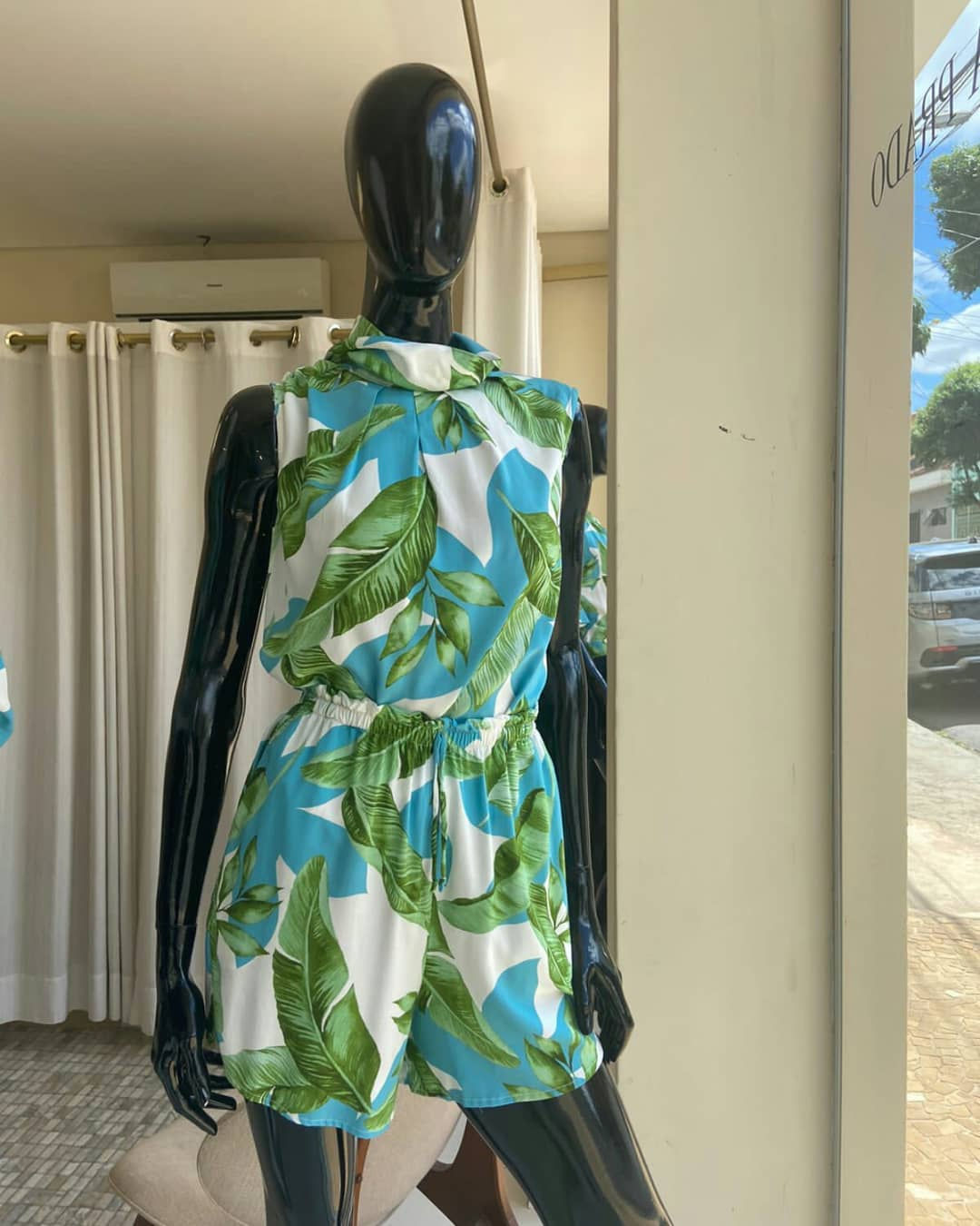 Conjunto Blusa Renata Vasconcellos e Shorts Heri