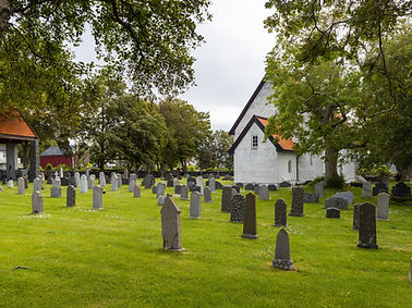 cemetery-yard-norway-daytime.jpg
