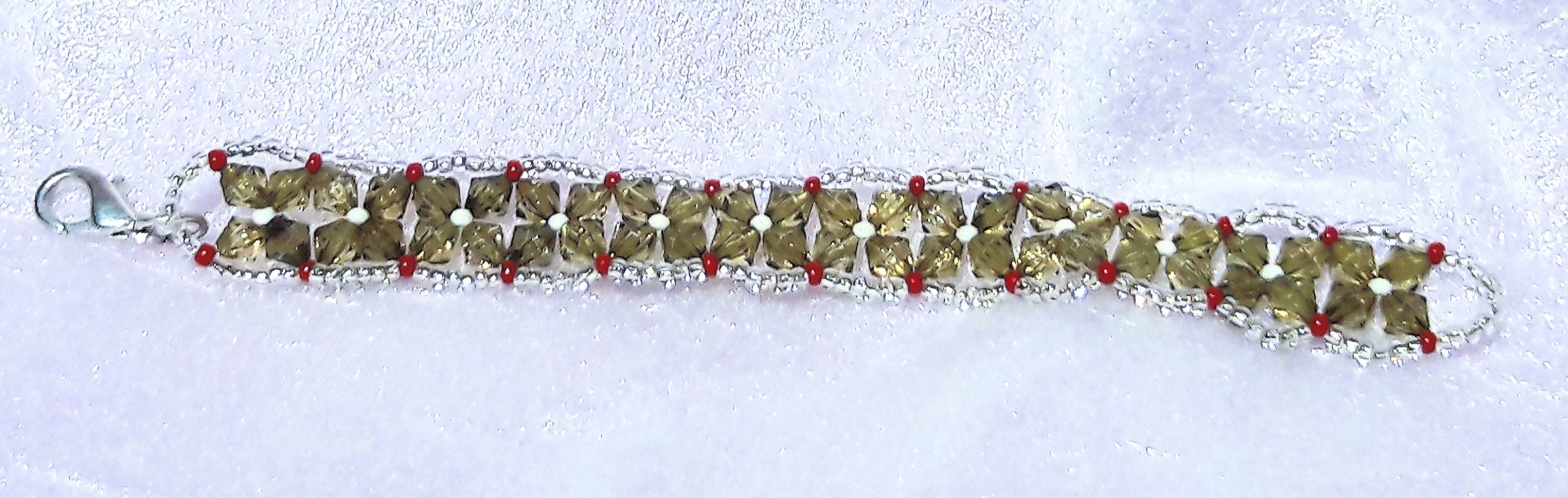 Beautiful green and clear hand bracelet