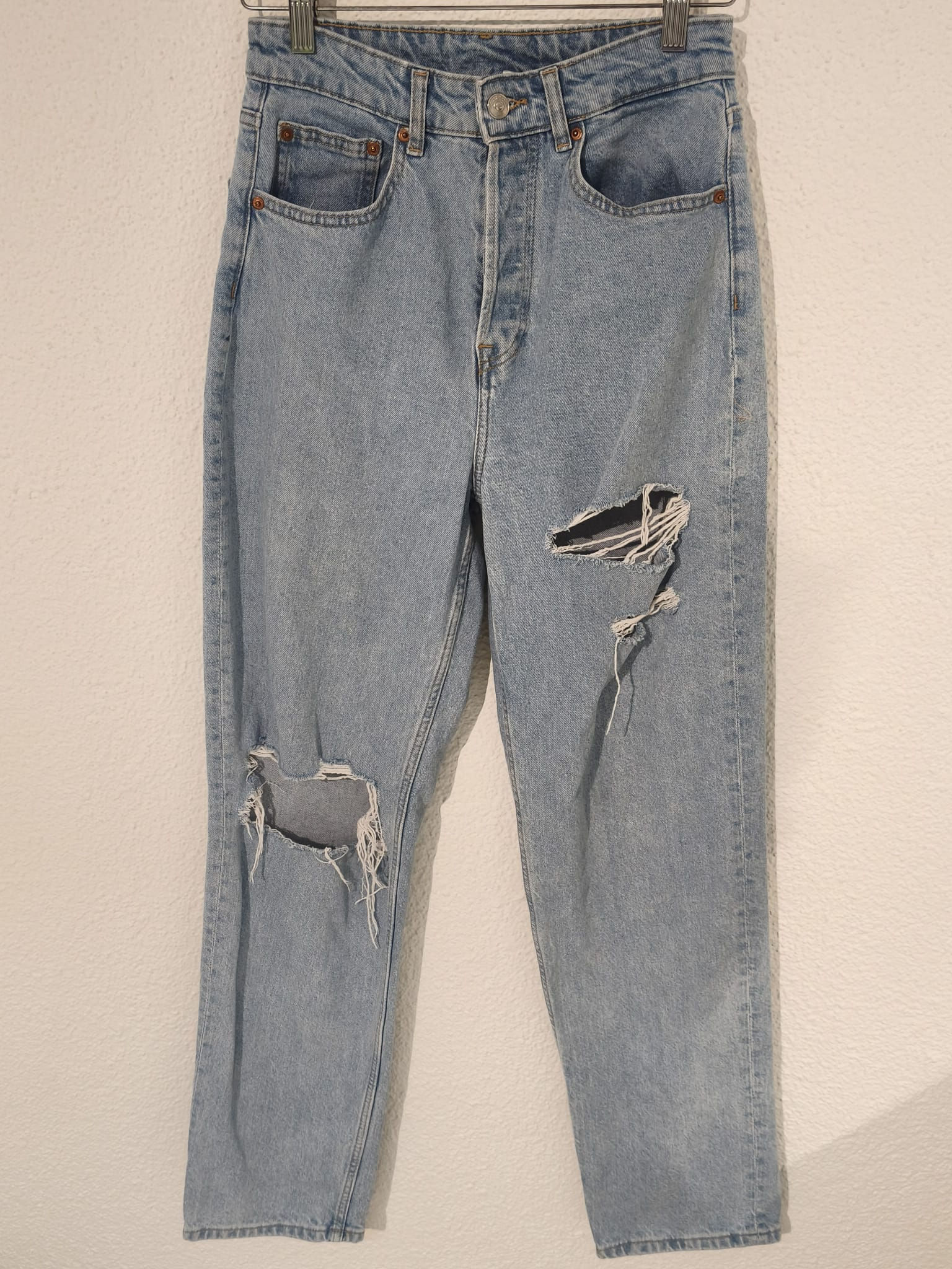 Trendige Mom Jeans mit Loechern, Groesse 36, Vintage Look