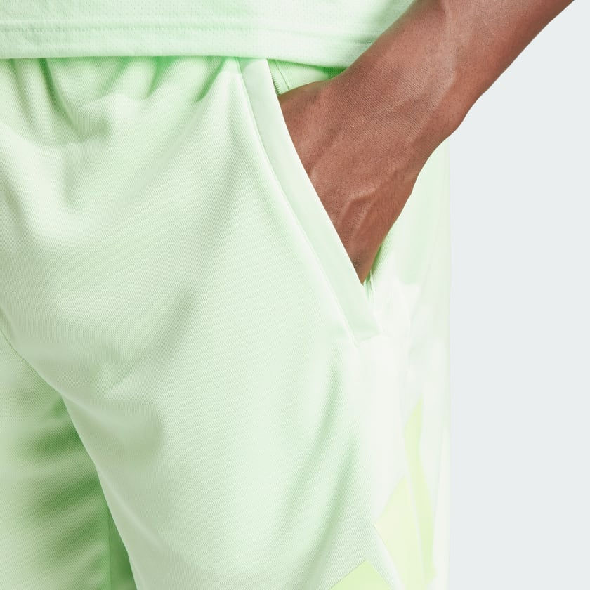 Thumbnail: Men • Training TRAIN ESSENTIALS LOGO TRAINING SHORTS