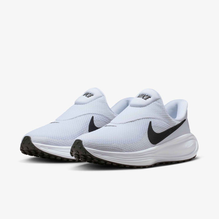 الصورة المصغرة: Nike Revolution 8 EasyOn Women's Road Running Shoes