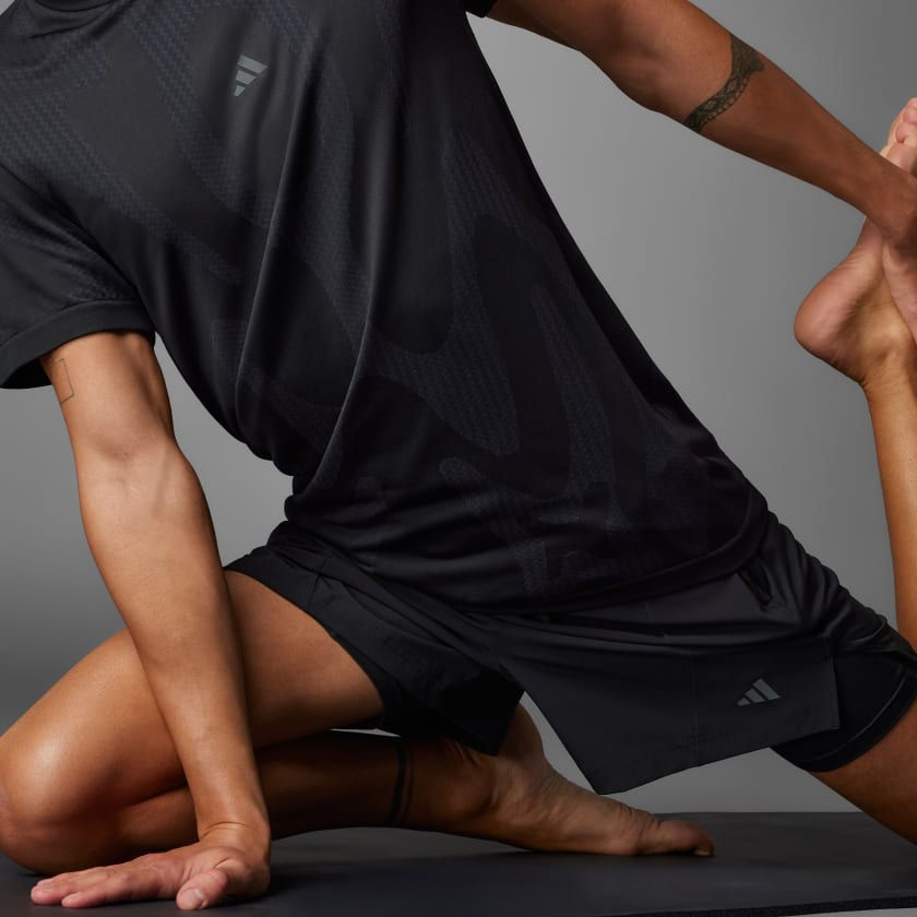 Thumbnail: Men's • Training DESIGNED FOR TRAINING YOGA SEAMLESS TEE