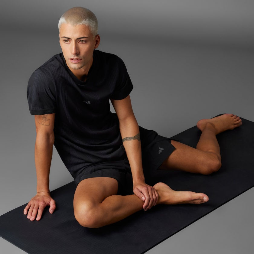 Thumbnail: Men's • Training DESIGNED FOR TRAINING YOGA SEAMLESS TEE