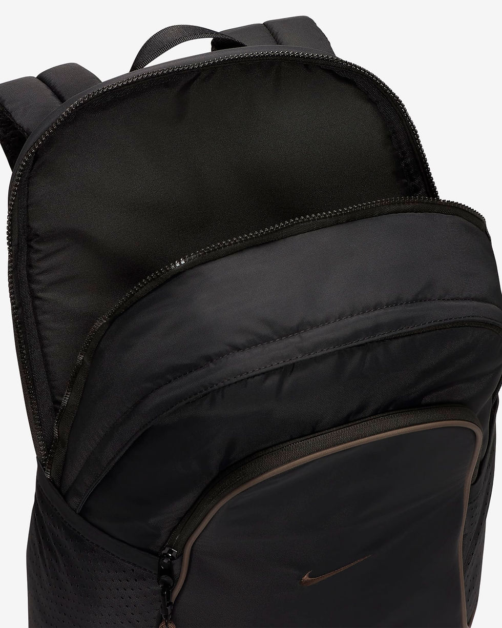 الصورة المصغرة: Nike Sportswear Essentials Backpack (20L)
