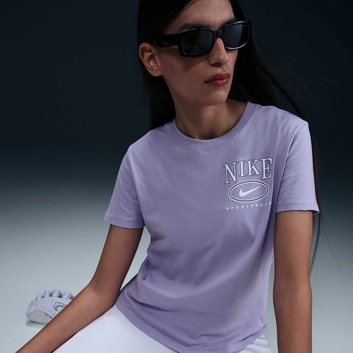 Thumbnail: Nike Sportswear Club Women's Short-Sleeve Graphic T-Shirt