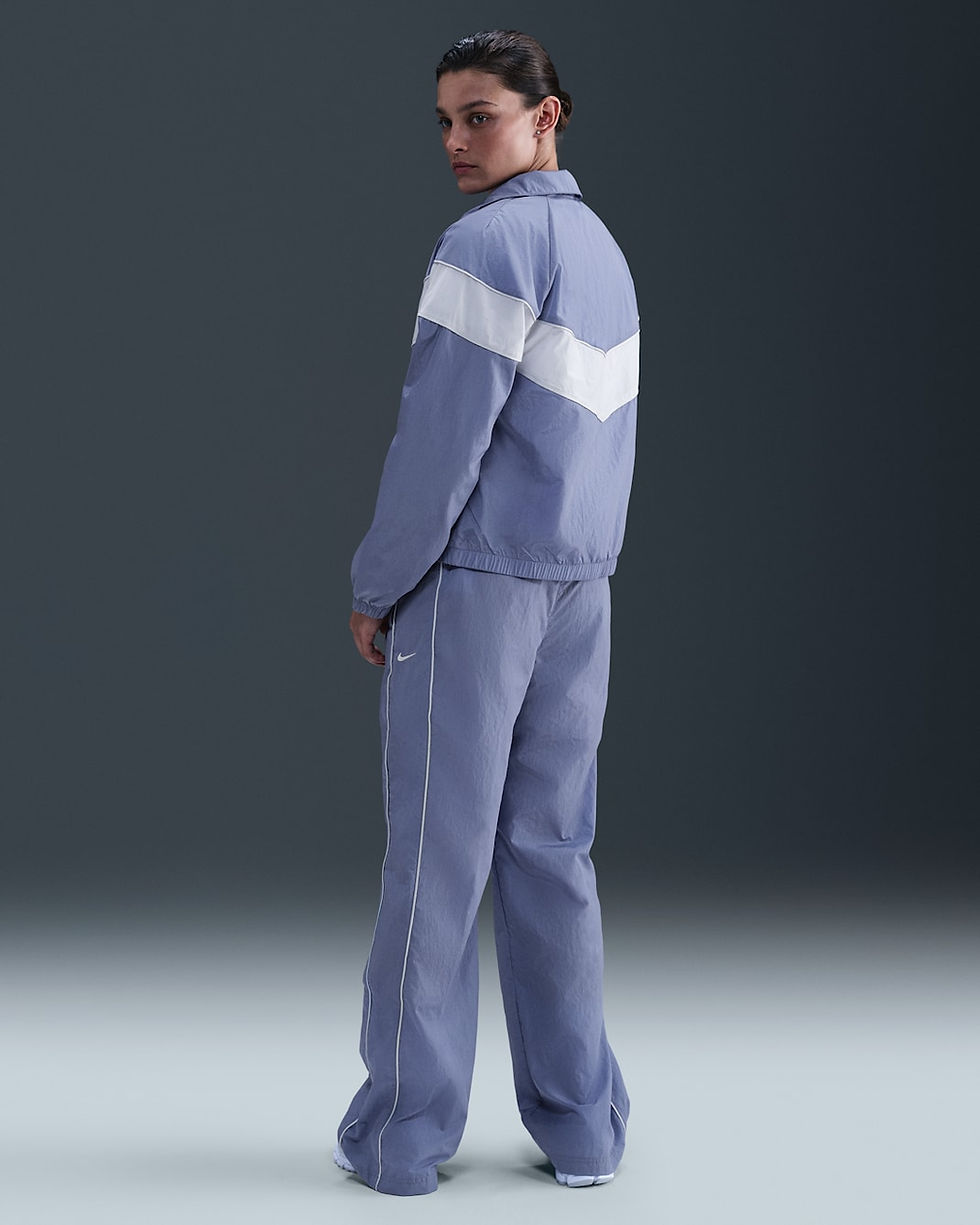 الصورة المصغرة: Nike Windrunner Women's High-Waisted Woven Open-Hem Trousers