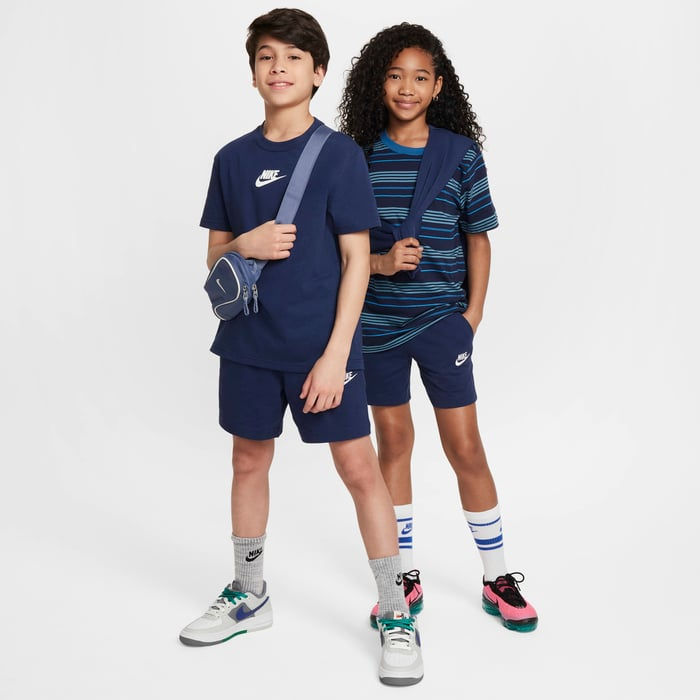 Thumbnail: Nike Sportswear Club Older Kids' 15cm (approx.) Knit Shorts