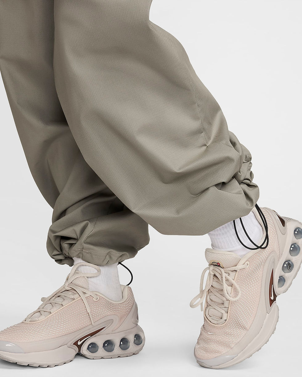 Thumbnail: Nike Sportswear Everything Wovens Women's Mid-Rise Cargo Trousers