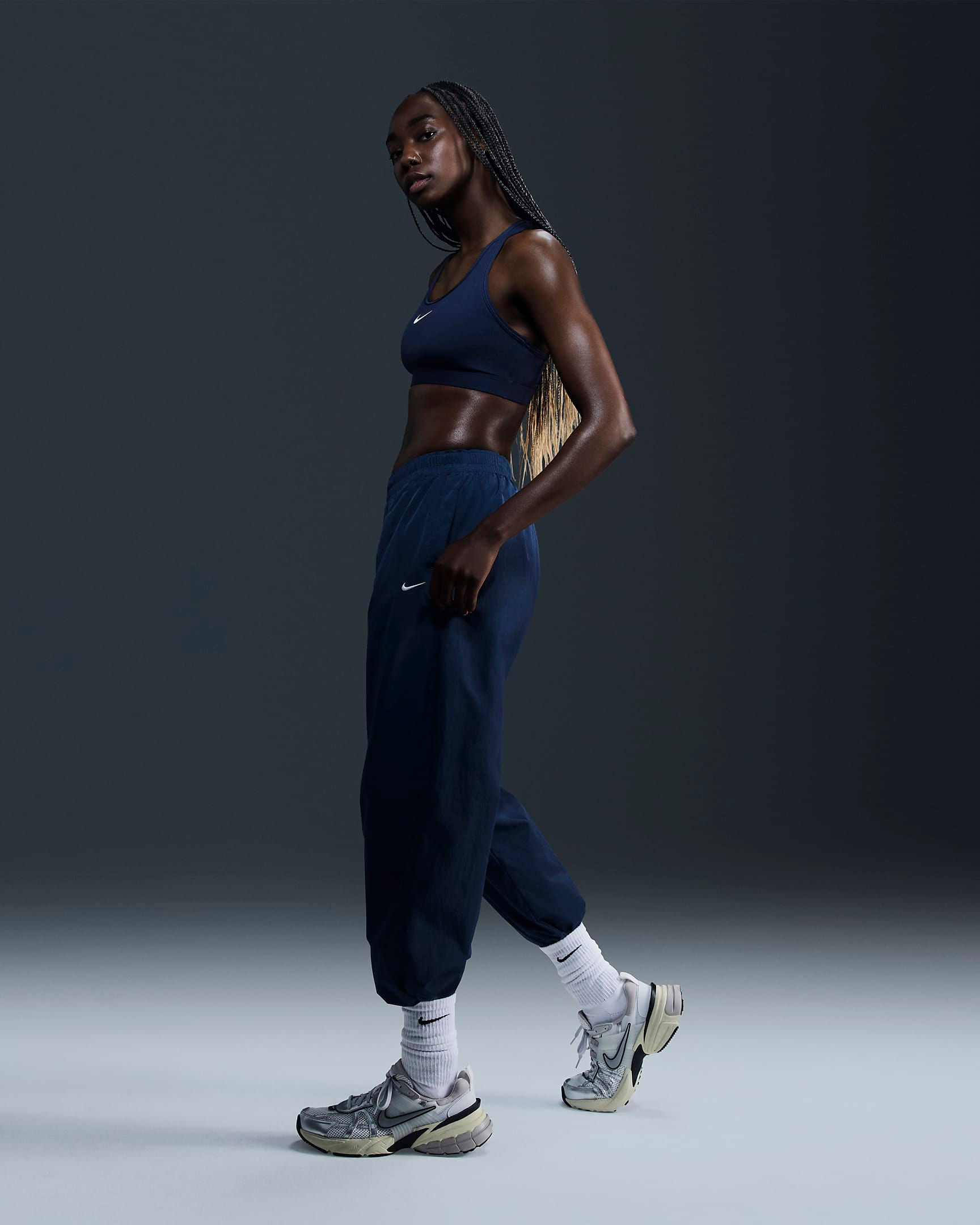 Nike Sportswear Essential Women's Mid-Rise Oversized Woven Joggers
