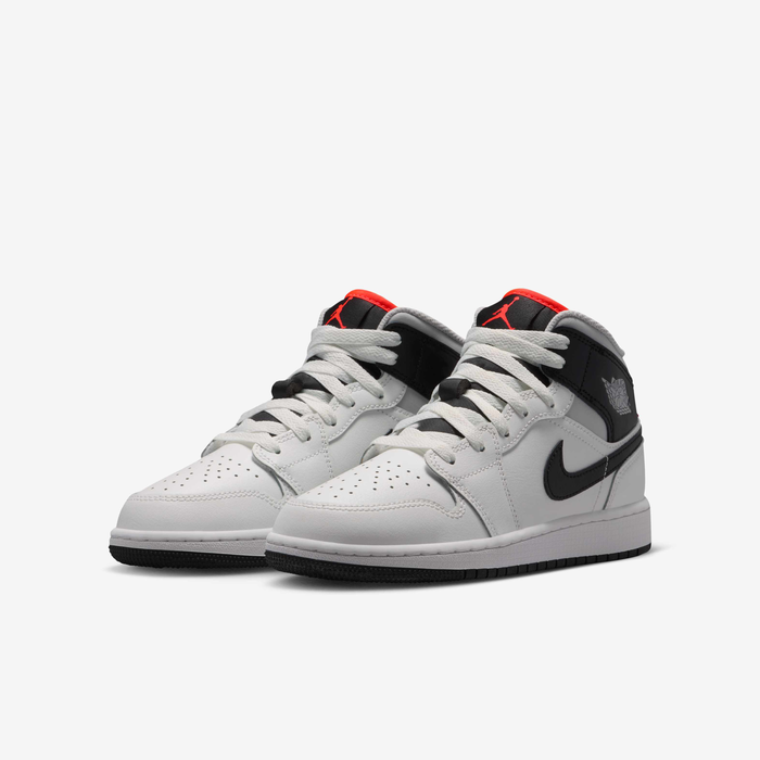 الصورة المصغرة: Air Jordan 1 Mid Older Kids' Shoes