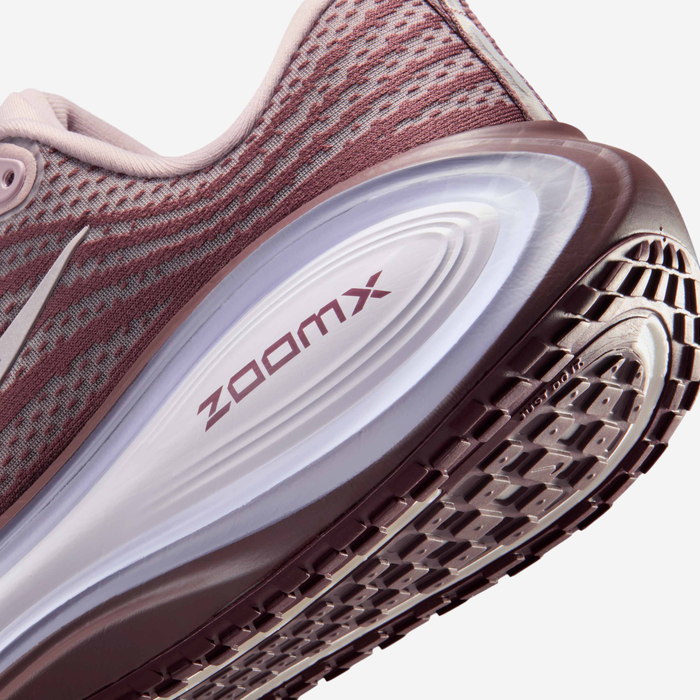الصورة المصغرة: Nike Vomero Plus Women's Road Running Shoes