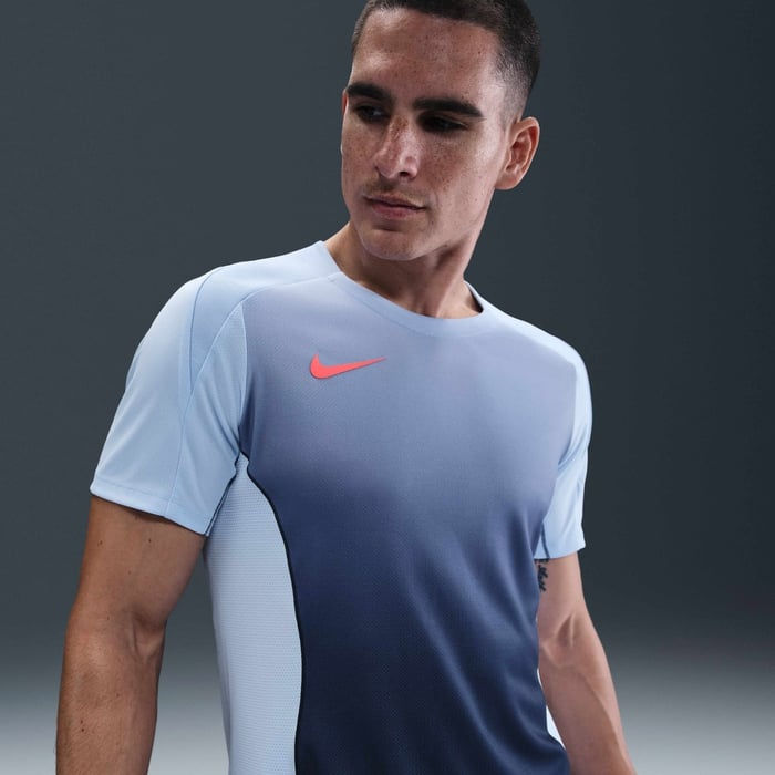 الصورة المصغرة: Nike Strike+ Men's Dri-FIT Short-Sleeve Football Top