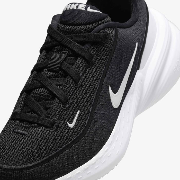الصورة المصغرة: Nike Uplift SC Older Kids' Shoes
