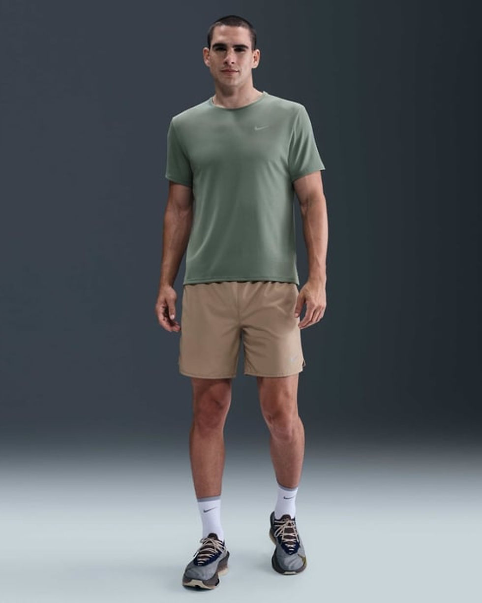 Thumbnail: Nike Miler Men's Dri-FIT UV Short-Sleeve Running Top