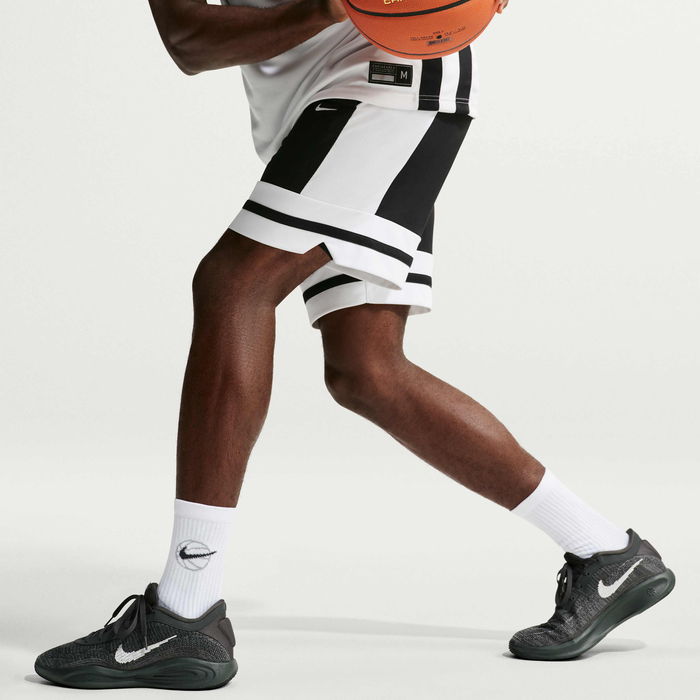 Thumbnail: Nike Everyday Crew Basketball Socks (3 Pairs)