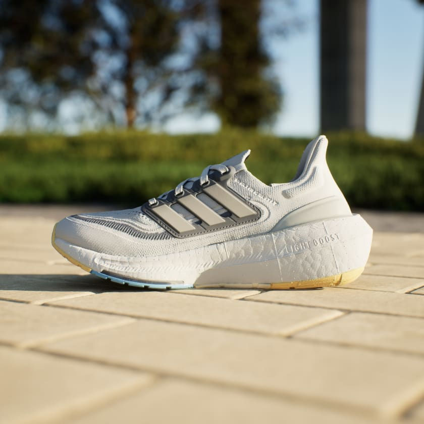 Thumbnail: Women • Running ULTRABOOST LIGHT SHOES