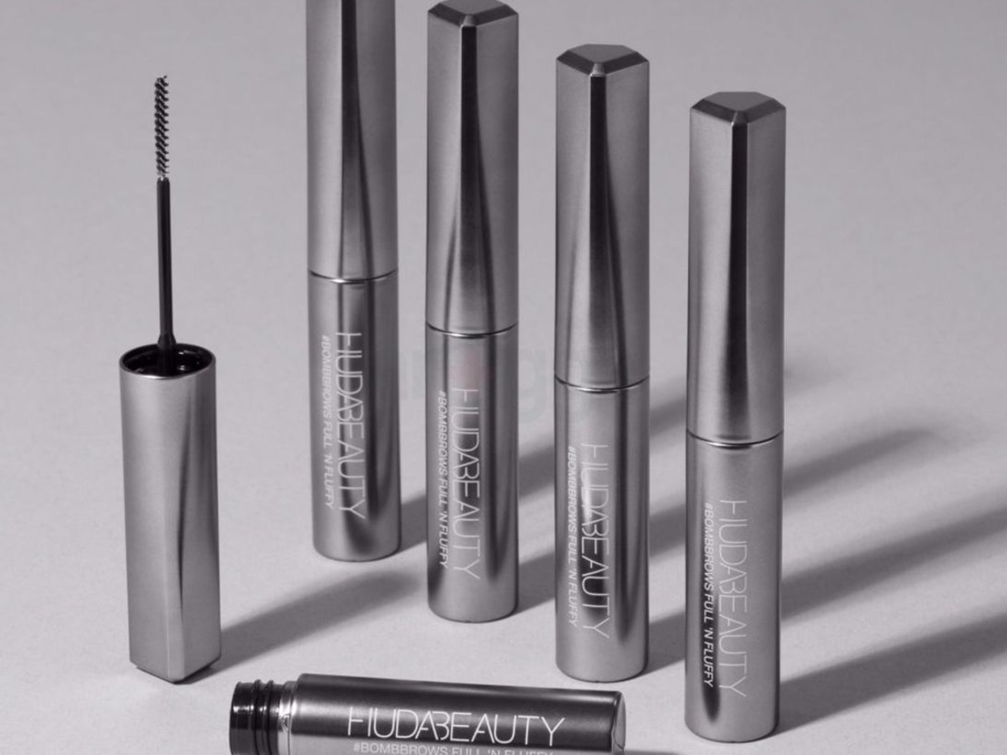 FULL N FLUFFY MASCARA . HB