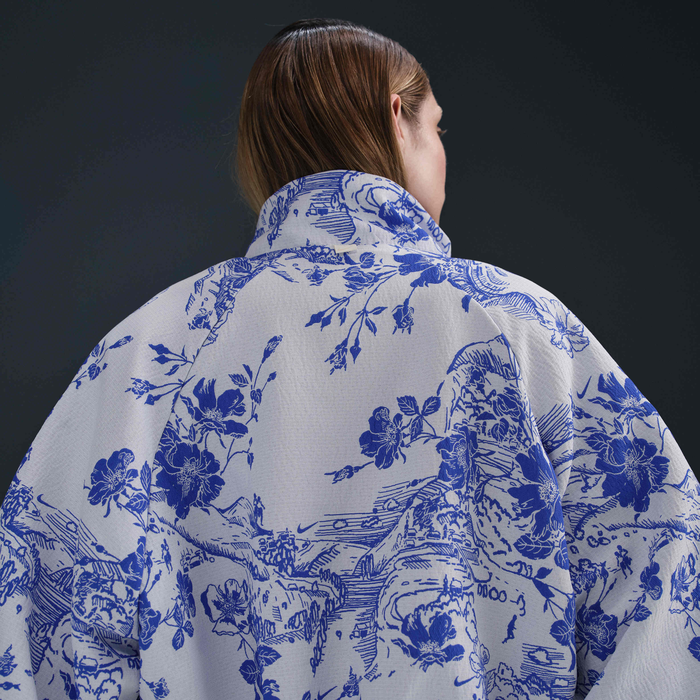 الصورة المصغرة: Nike Sportswear Collection Women's Oversized Jacquard Tracksuit Jacket