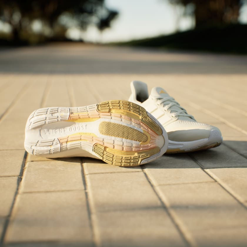 Thumbnail: Women • Running ULTRABOOST LIGHT SHOES