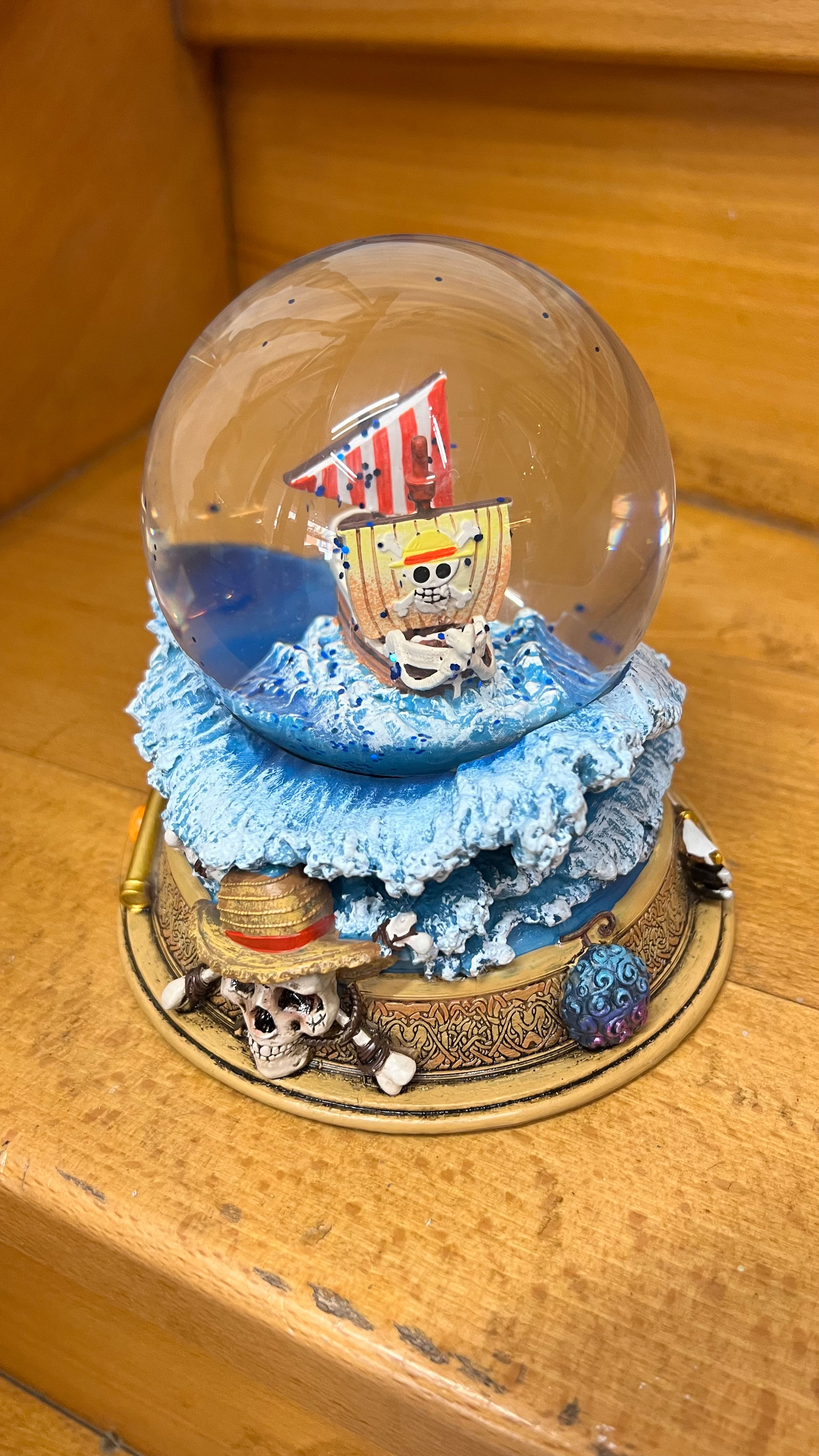 Boule à neige One Piece Going Merry 14 cm