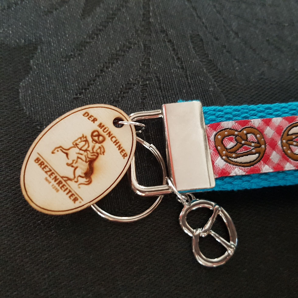 Miniaturbild: Schlüsselanhänger Dackel und Brezel