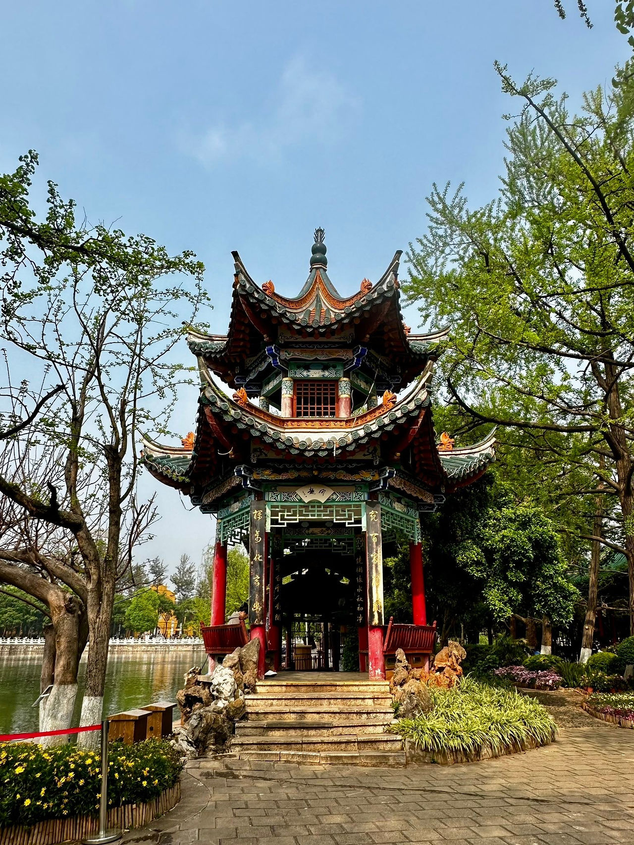 Laos & Yunnan: Serenity, Culture & Himalayan Beauty