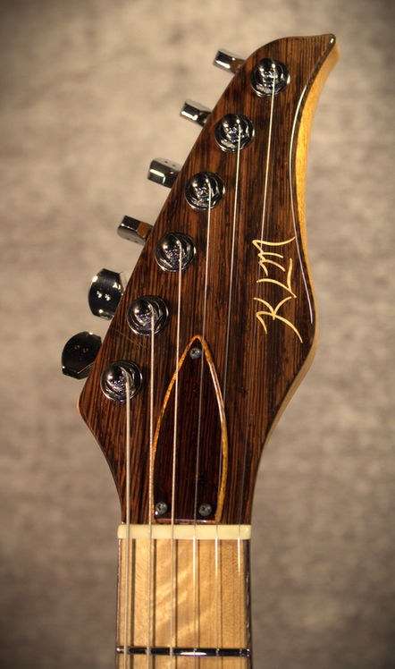 Headstock front Honduran Mahogany Wenge overlay Mahogany truss rod cover with wenge inlay Graphtech Ratio locking tuners