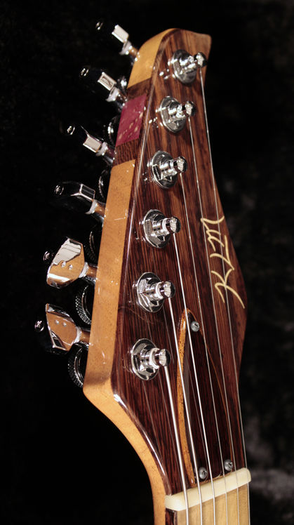 Headstock front Honduran Mahogany Wenge overlay Mahogany truss rod cover with wenge inlay Graphtech Ratio locking tuners