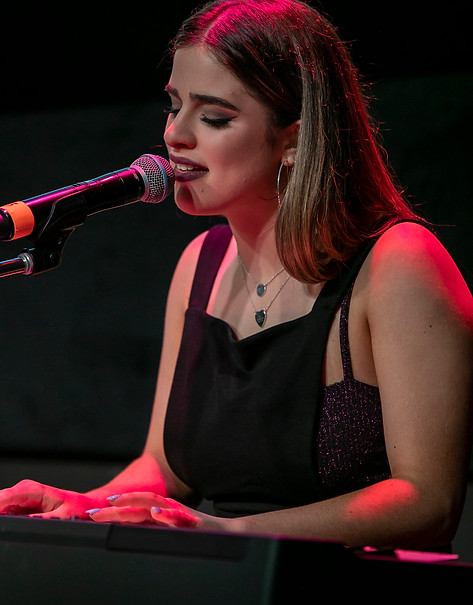 Performers1_367.JPG