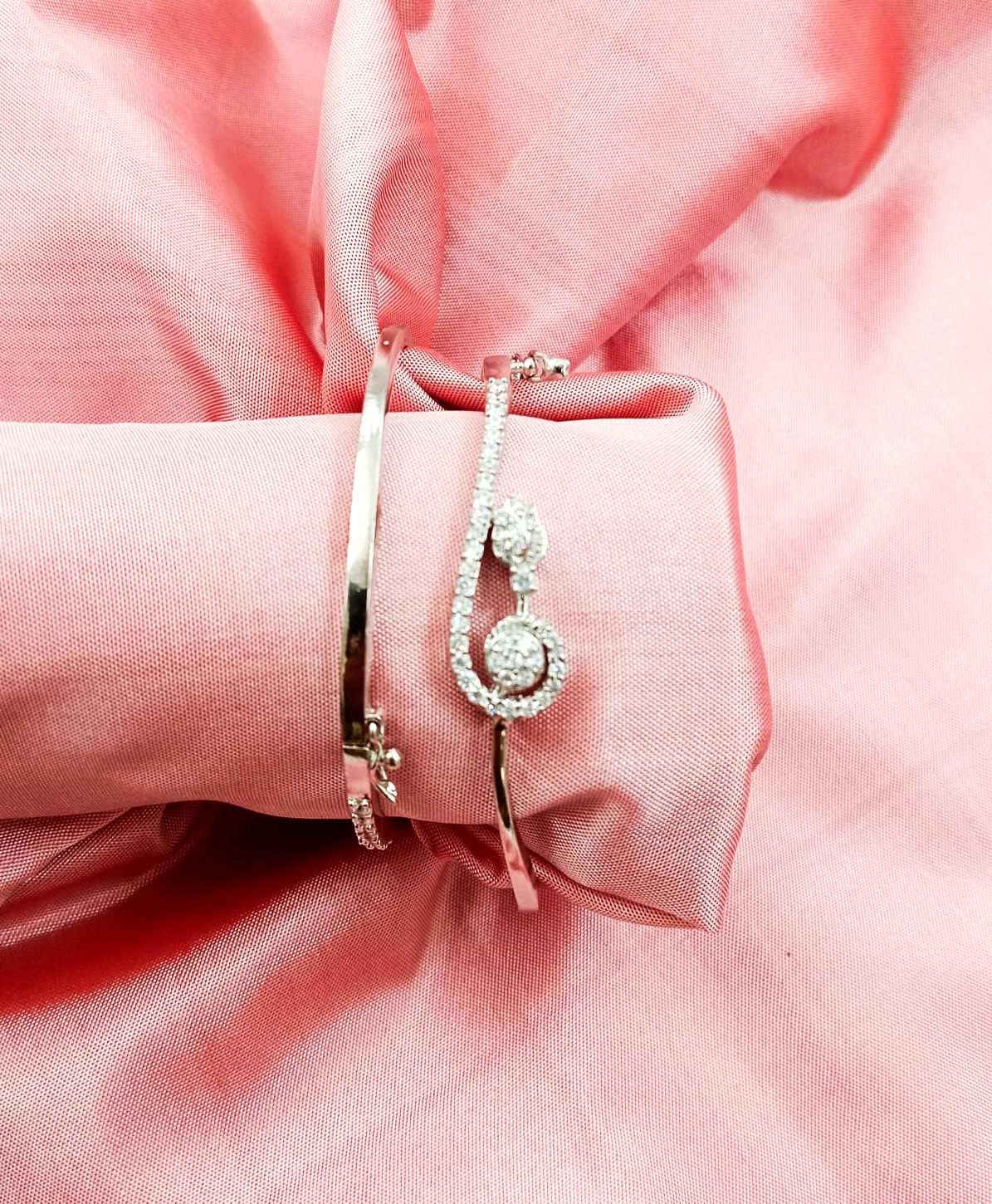Silver Coated Bangle Type Curl Openable Bracelet