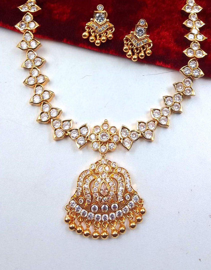 Tri Leaf Model Attigai Necklace