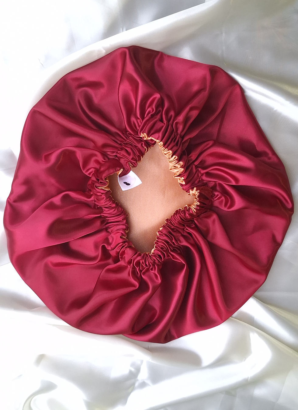 Miniature : Bonnet de nuit rouge en satin, bord doré, pour protéger les cheveux, Imshé Sublime