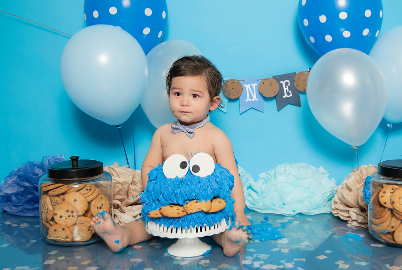 first birthday cake smash photographer Los Angeles