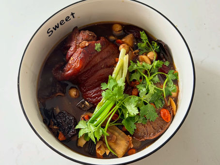 một bát thịt chân giò tiềm thuốc bắc