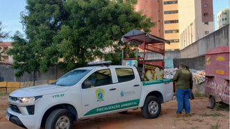 Fiscais da Semurb autuam ambulantes, apreendem equipamentos e notificam bar por poluição sonora