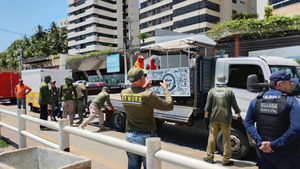 Semurb apreende materiais irregulares e impede evento sem autorização na Praia de Miami