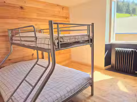 Chambre 5 (lit double en 140x190cm et 1 lit simple)