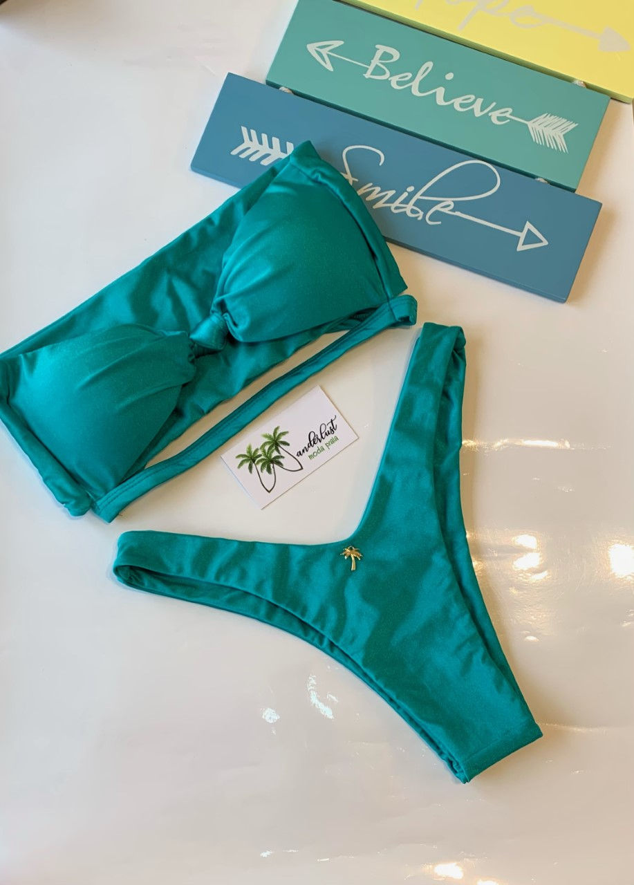 Miniatura: Brunette Bikini