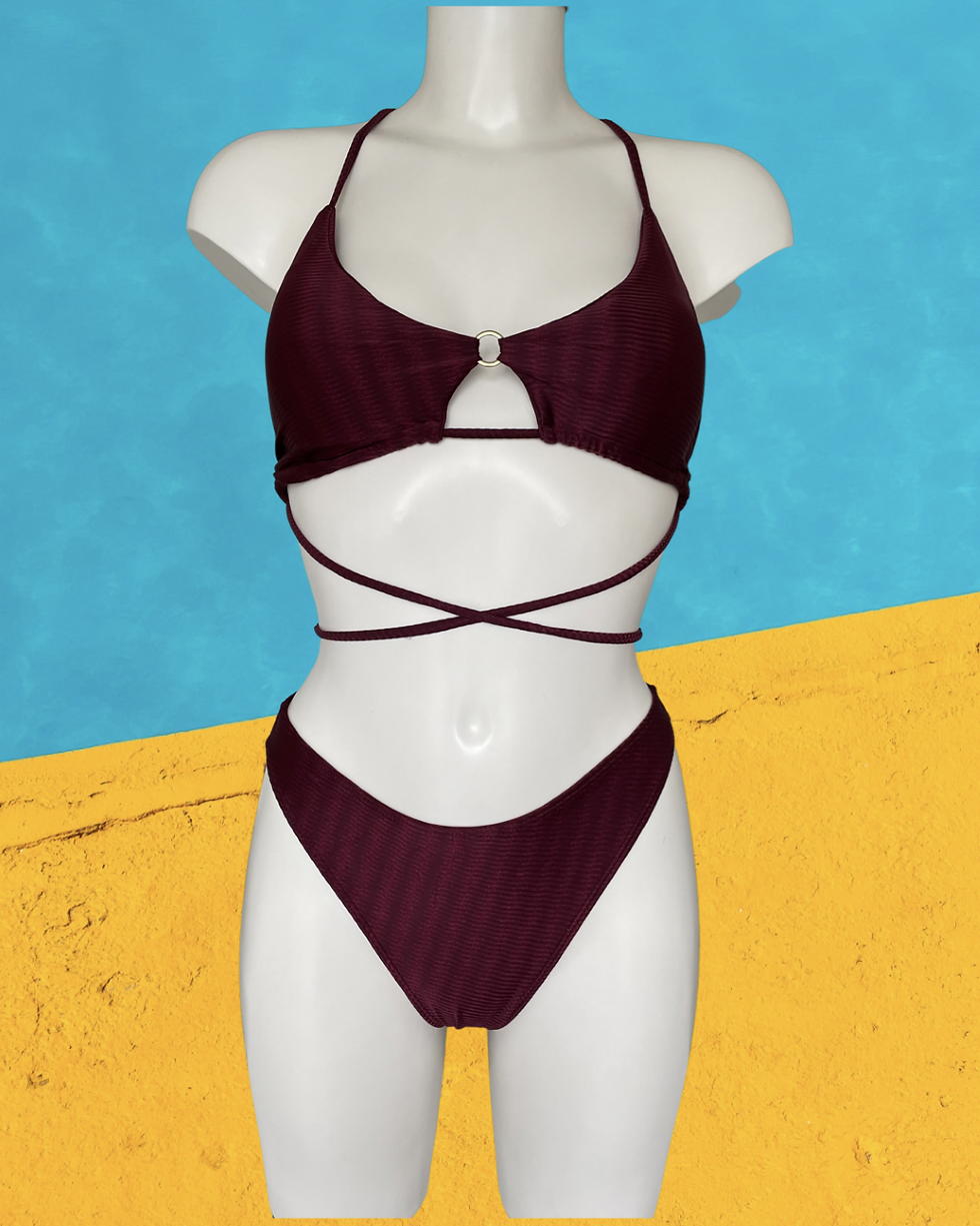 Miniaturbild: Bikini mit gekreuztem Bauch