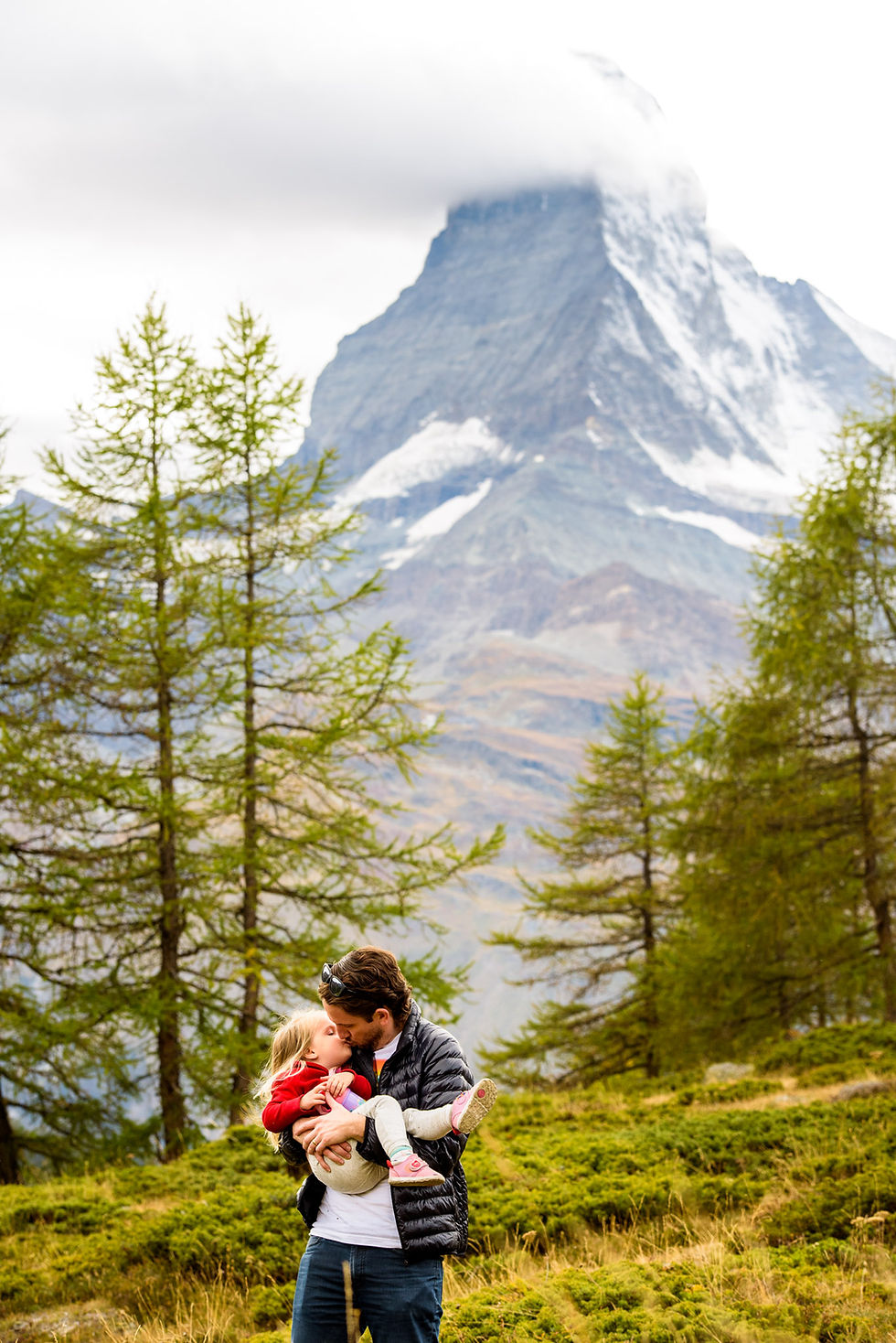 Brad kisses Skye in the mountains