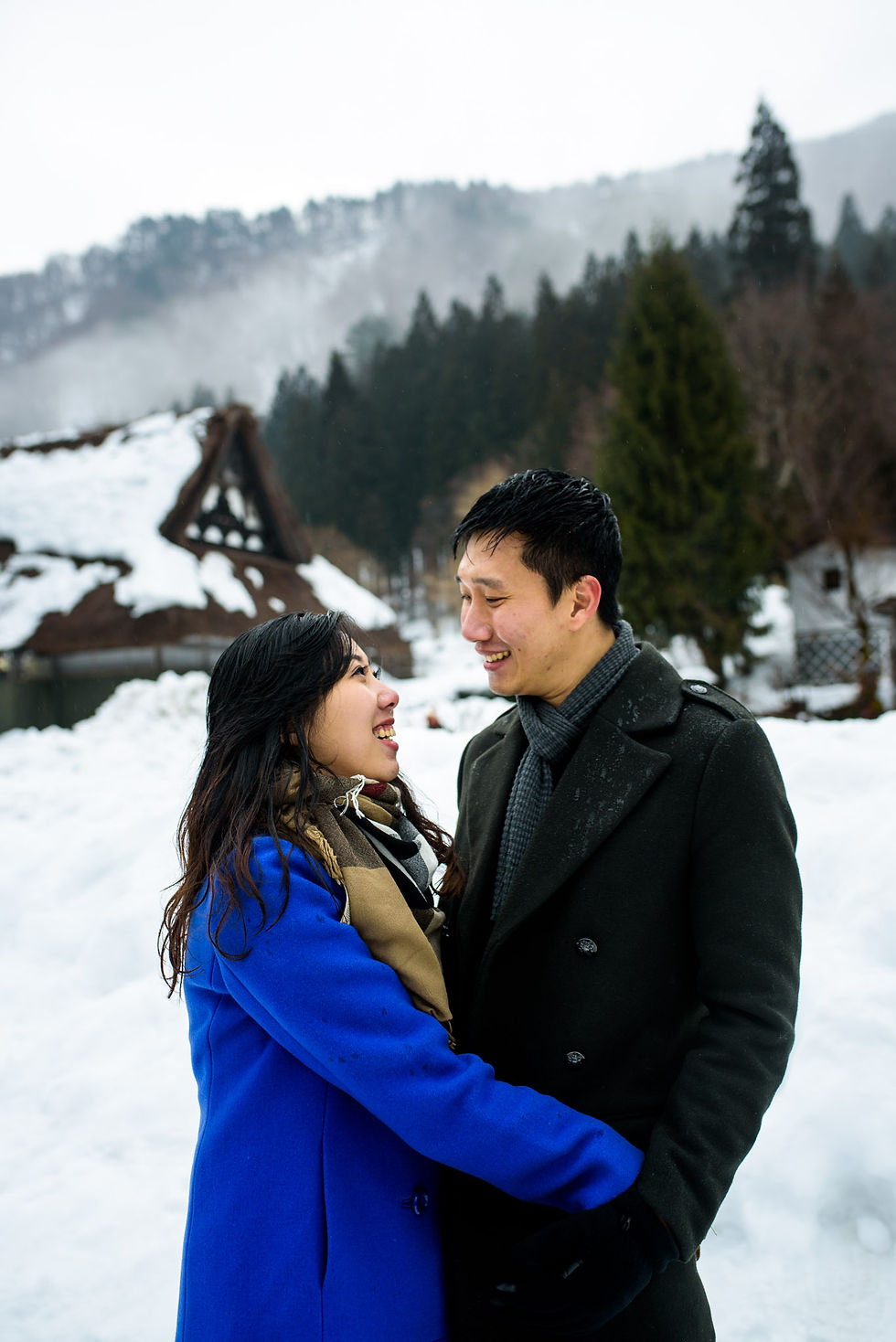 Mira and Sin smile at each other in Shirakawago