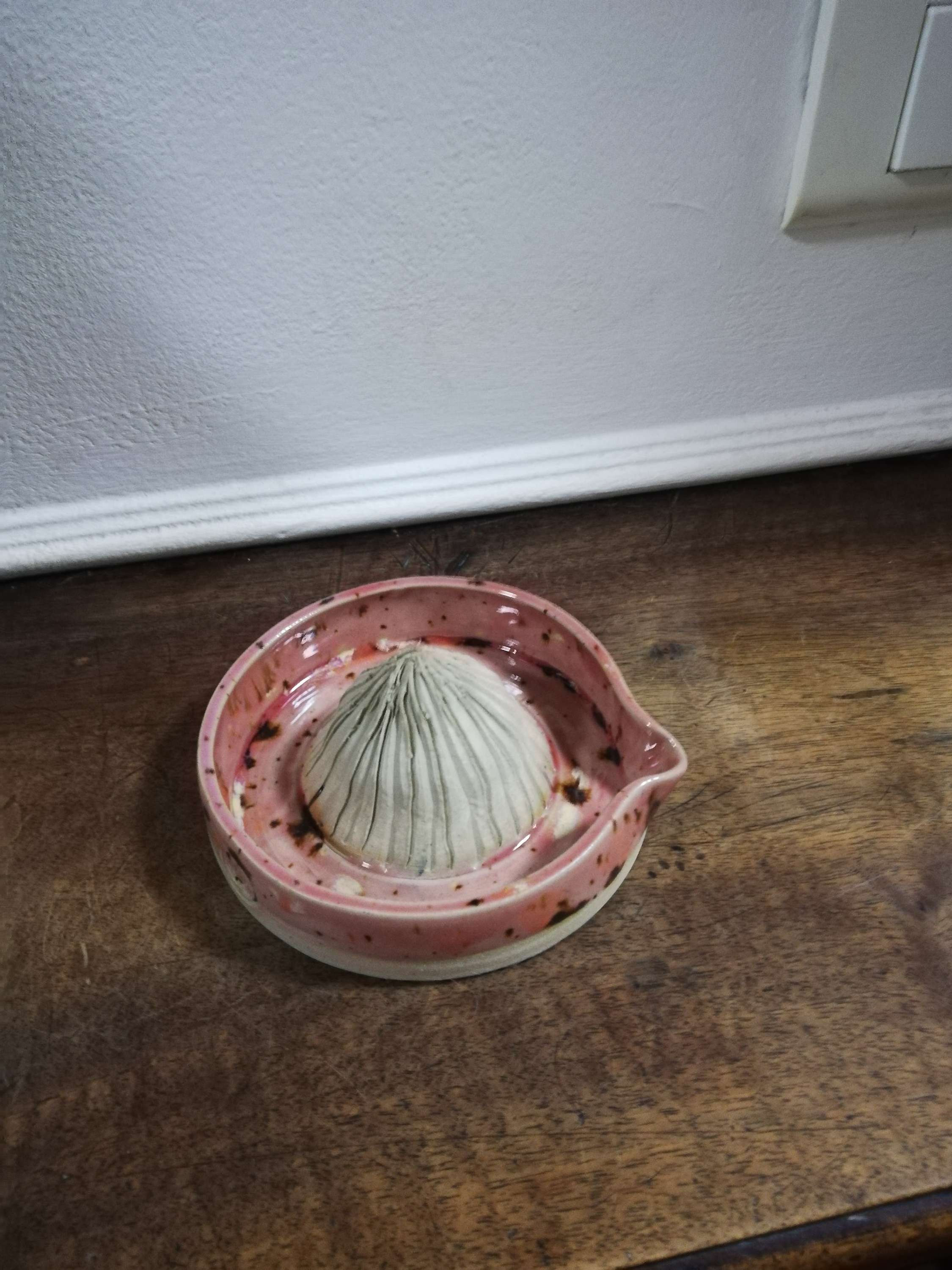 Presse citron émail rose moucheté 