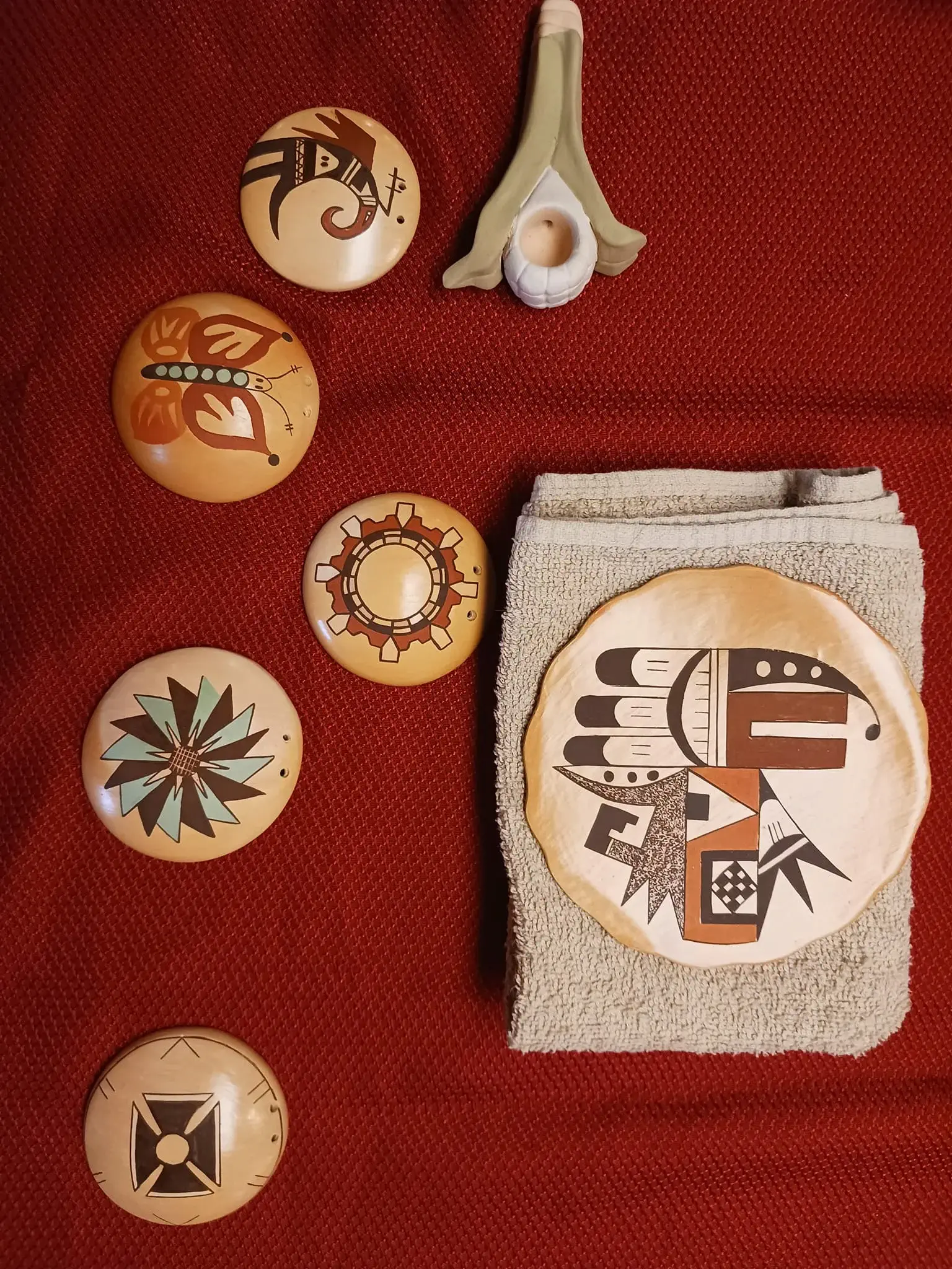 ceramic artists Dorothy and Emerson Ami (Hopi-Tewa) demonstrating their art
